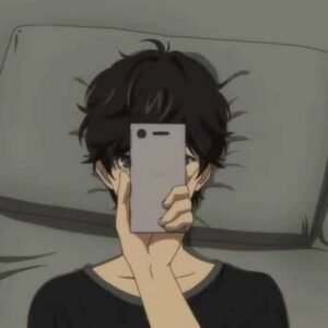 ảnh avatar đẹp anime cầm điện thoại che mặt 23