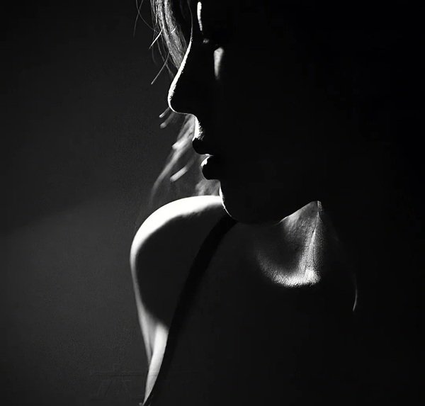 avatar đen buồn con gái 23