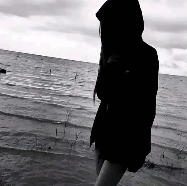 avatar đen buồn con gái 32