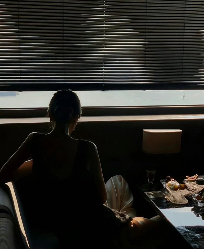 avatar đen trắng buồn 22