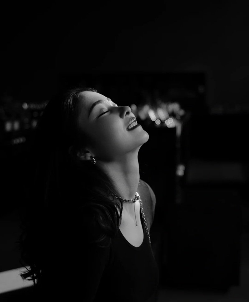 avatar đen trắng buồn 31