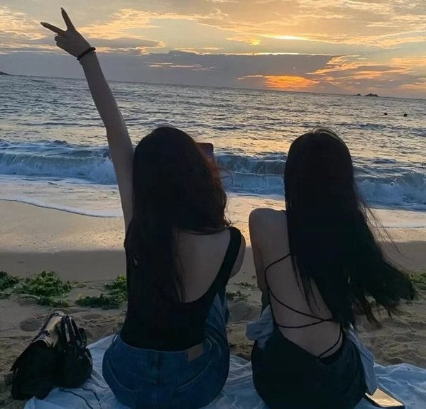 avatar đôi cho bạn thân nữ