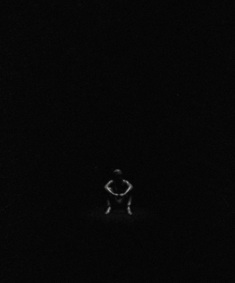 avatar màu đen buồn 1