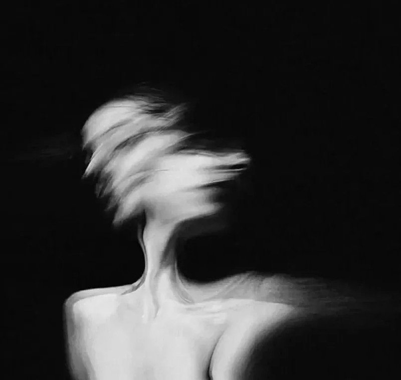 avatar màu đen buồn 11