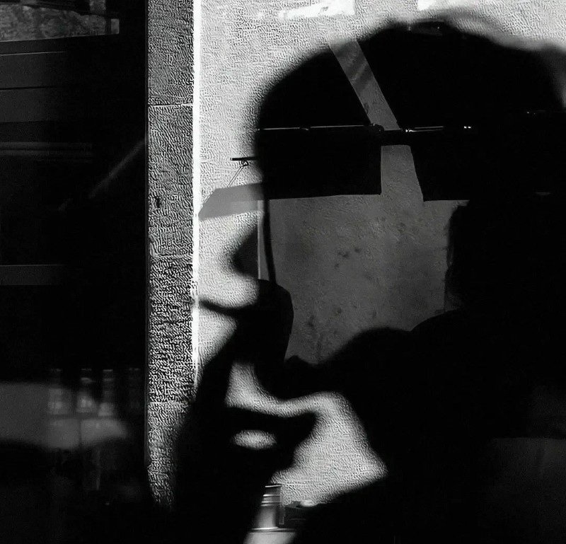 avatar màu đen buồn 12