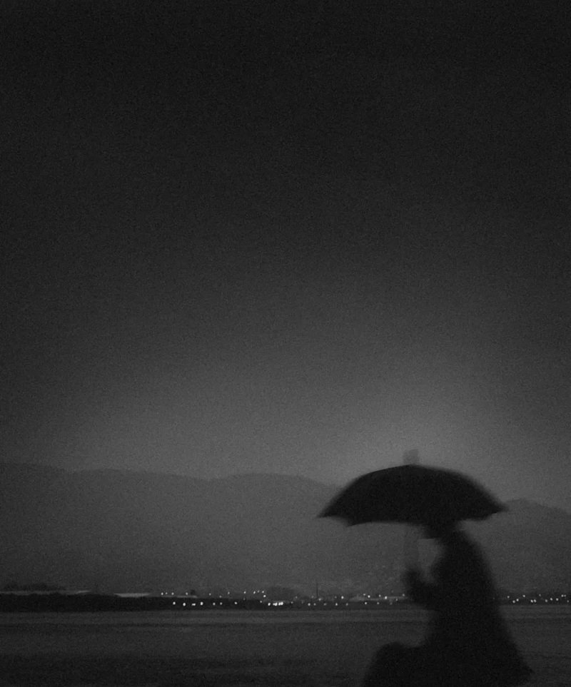 avatar màu đen buồn 13