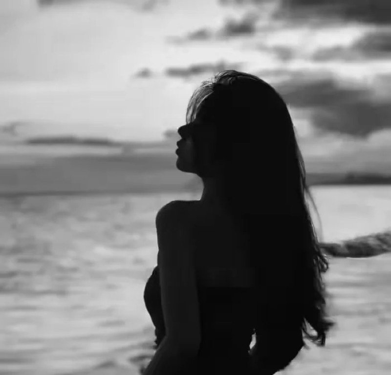 avatar màu đen buồn 17