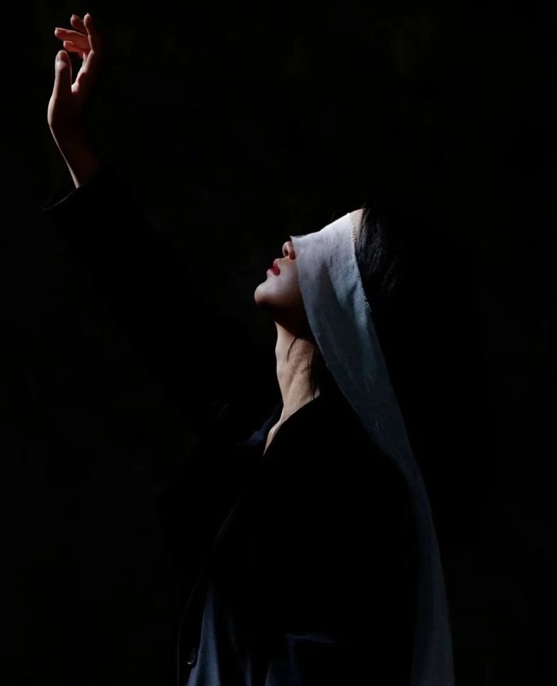 avatar màu đen buồn 23