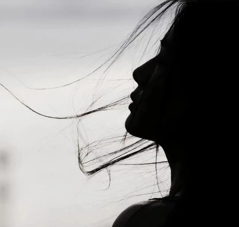 avatar màu đen buồn 34