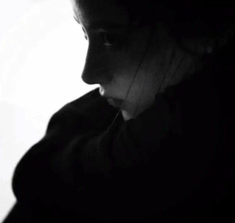 avatar màu đen buồn 36