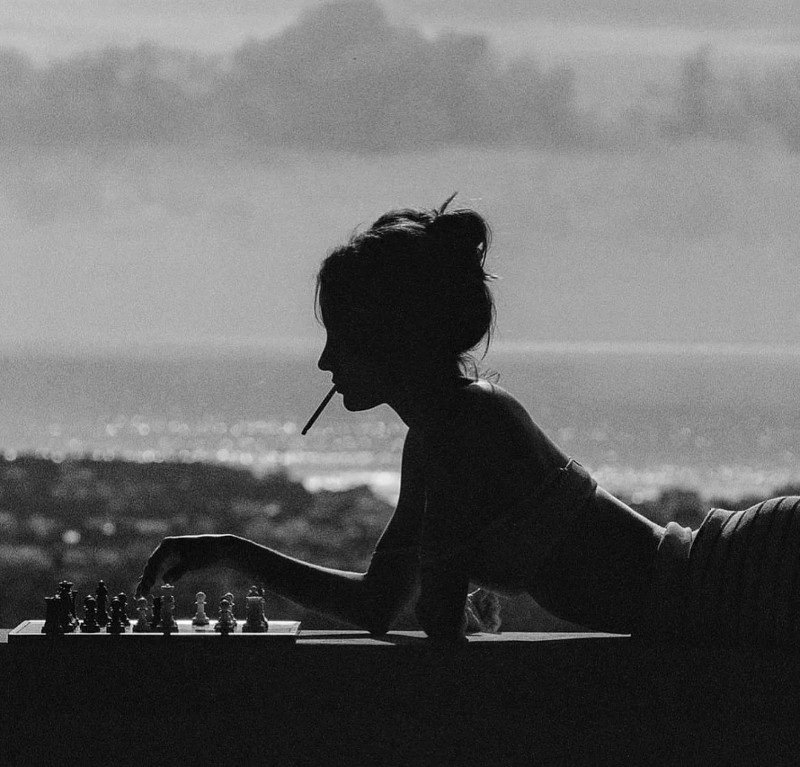 avatar màu đen buồn 9