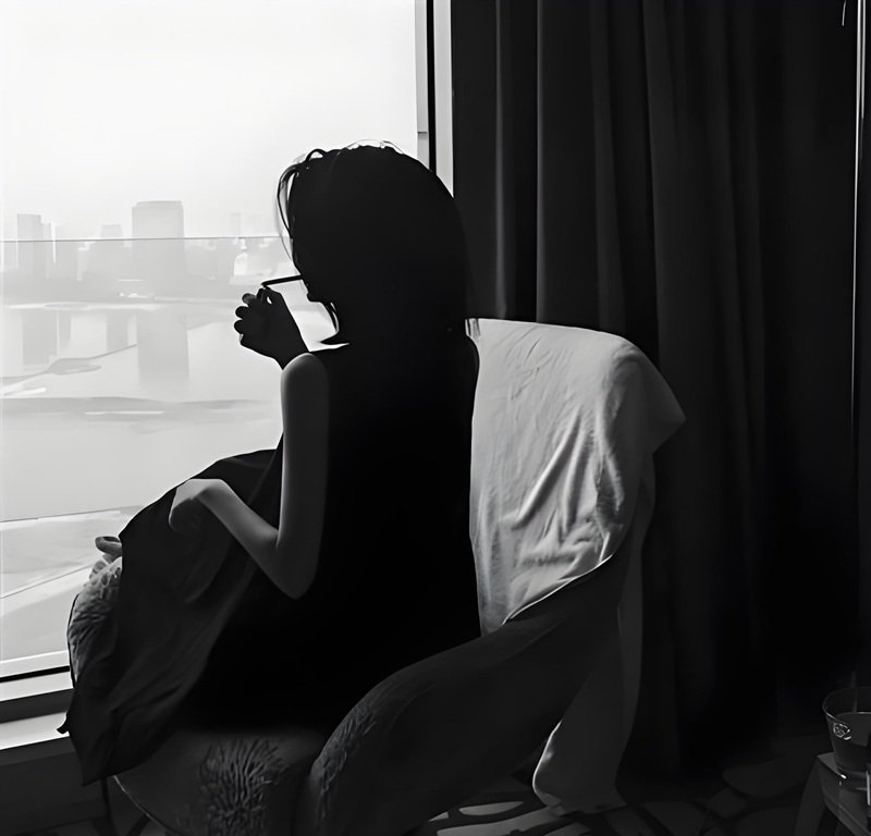 hình avatar đen buồn con gái 1