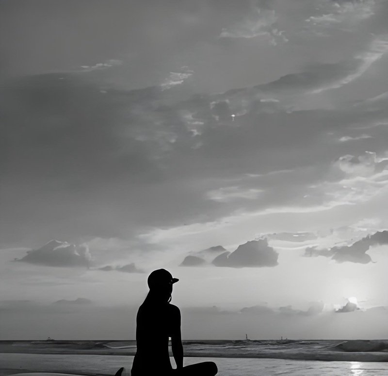 hình avatar đen buồn con gái 11