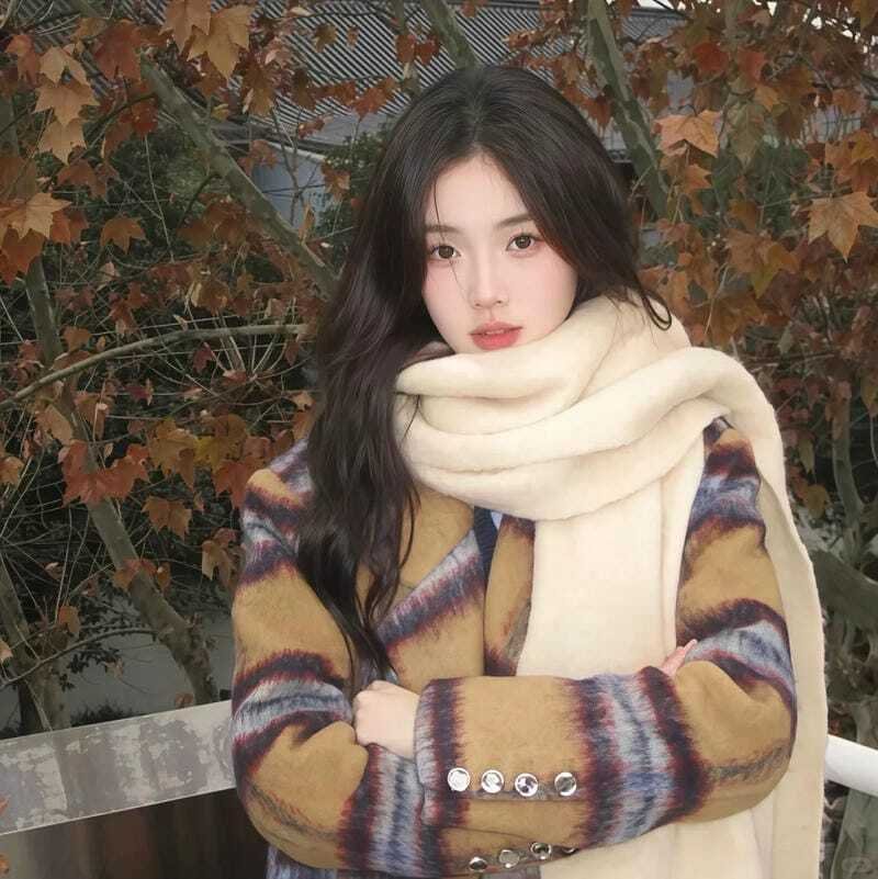 Avatar chill phong cảnh buổi tối với ánh đèn lung linh