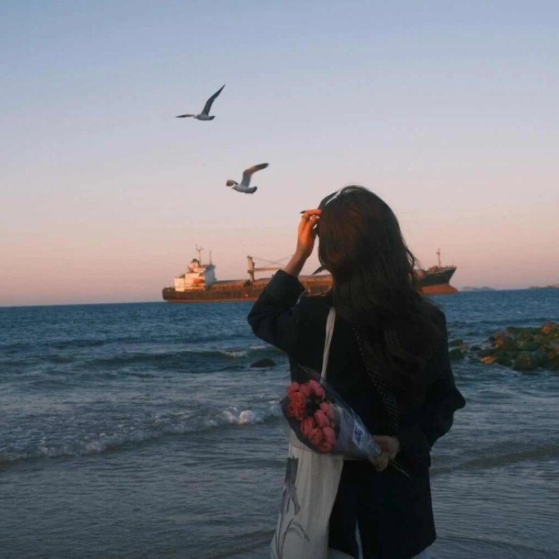 avatar tóc dài chụp sau lưng 24