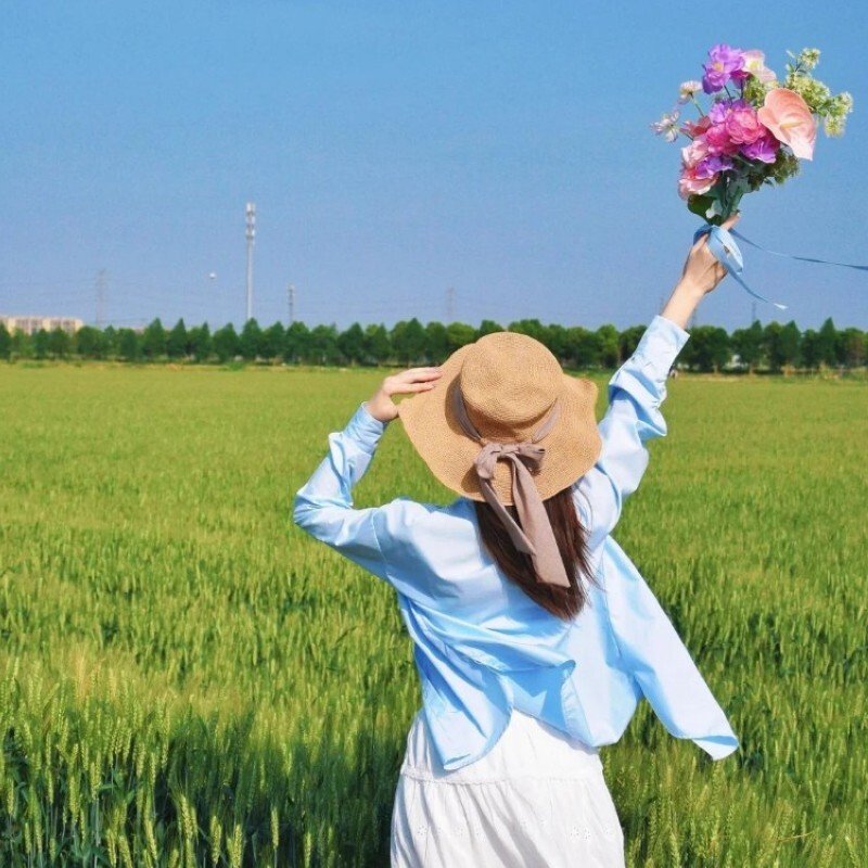 avatar tóc dài chụp sau lưng 25