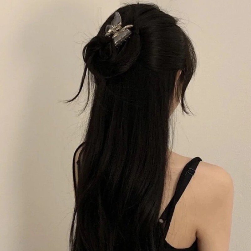 avatar tóc dài chụp sau lưng 37