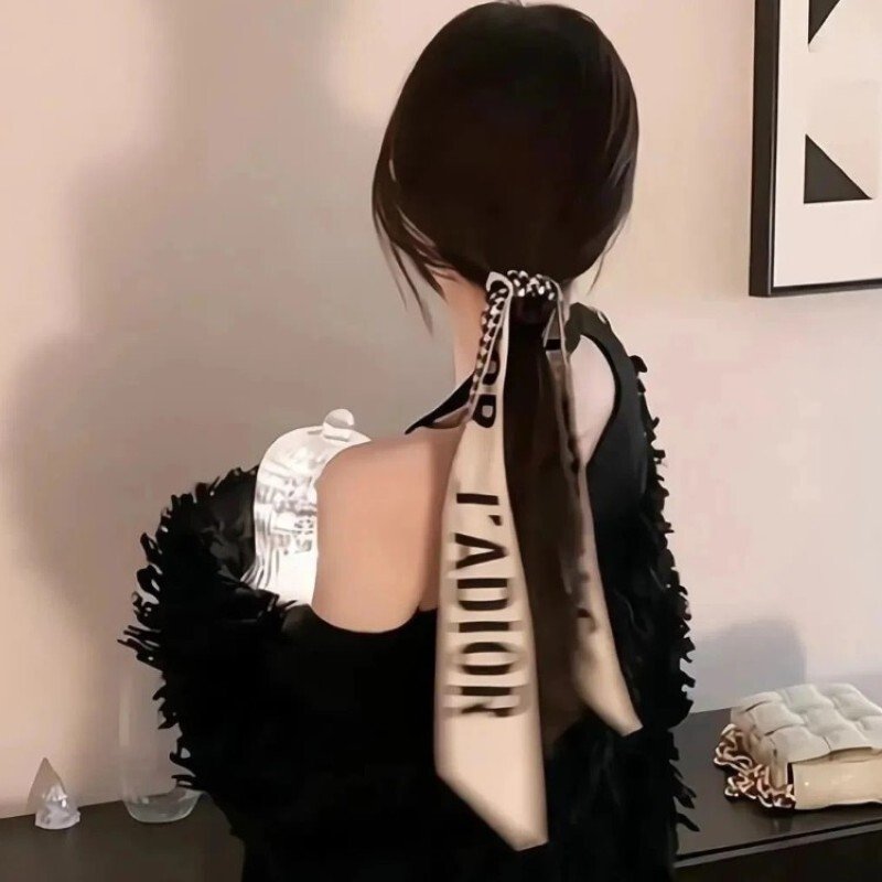 avatar tóc dài chụp sau lưng 39