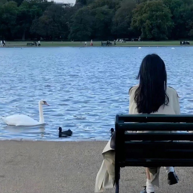 avatar tóc dài chụp sau lưng 42