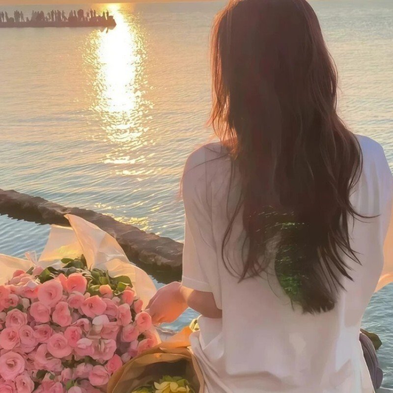 avatar tóc dài chụp sau lưng 43