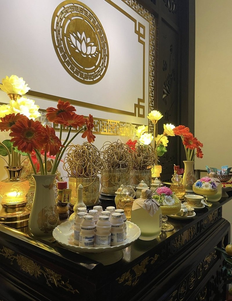 hình ảnh trang trí bàn thờ gia tiên