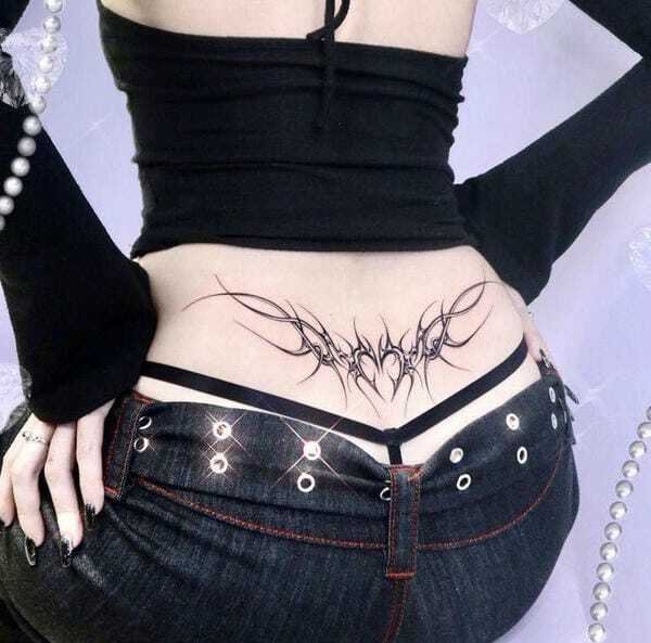 Ảnh hình xăm Succubus phong cách ma mị cực cuốn hút