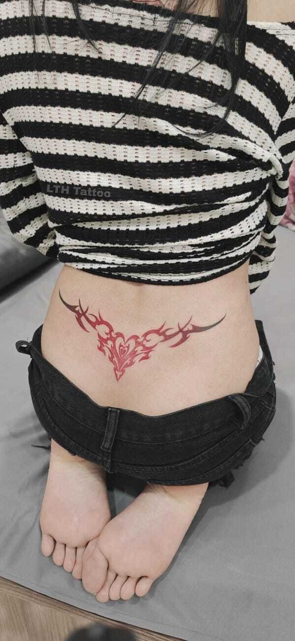 Ảnh tattoo Succubus đen trắng nghệ thuật cực chất