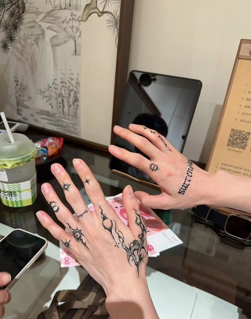 hình xăm bàn tay 37