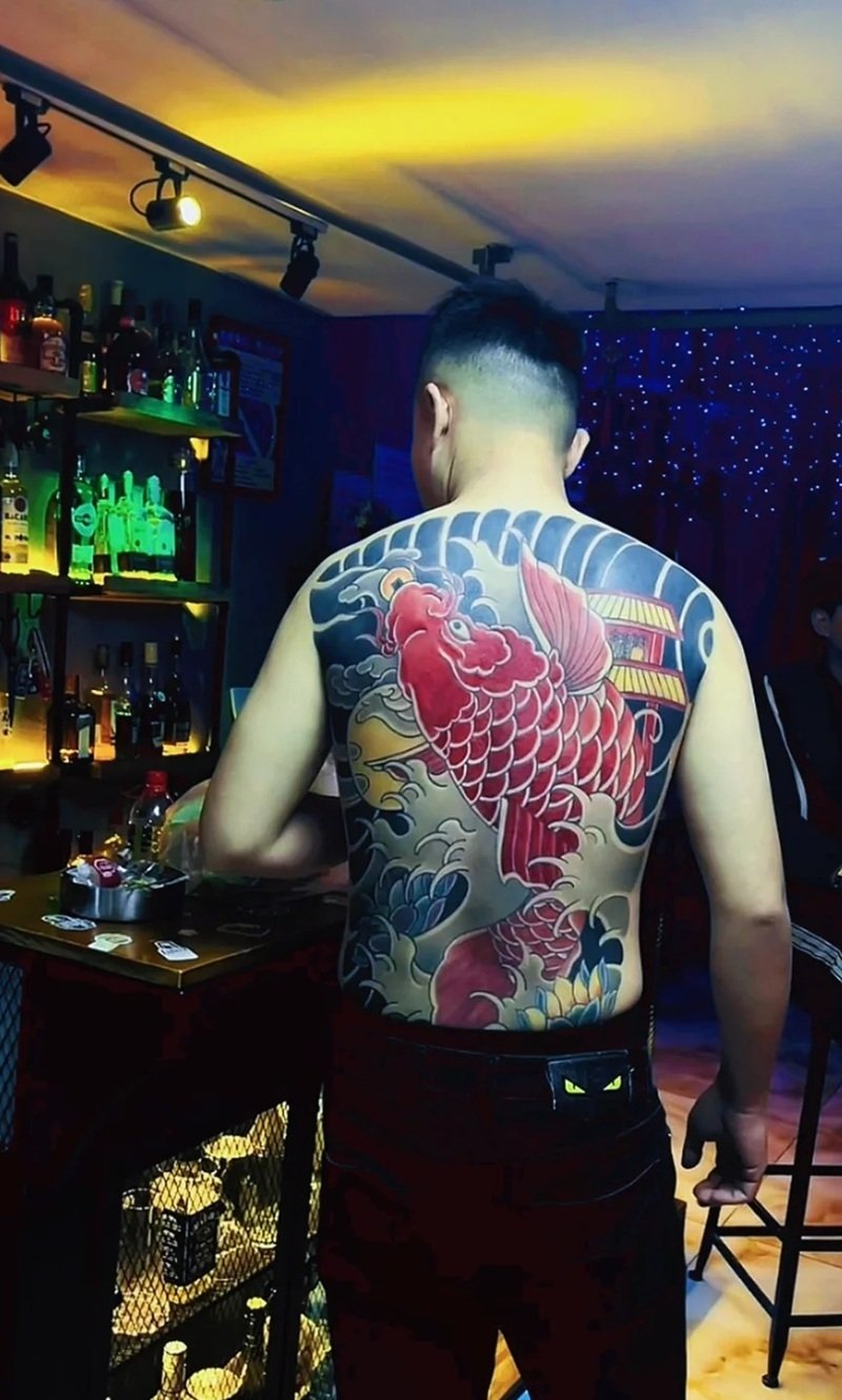 hình xăm cá chép full lưng 21