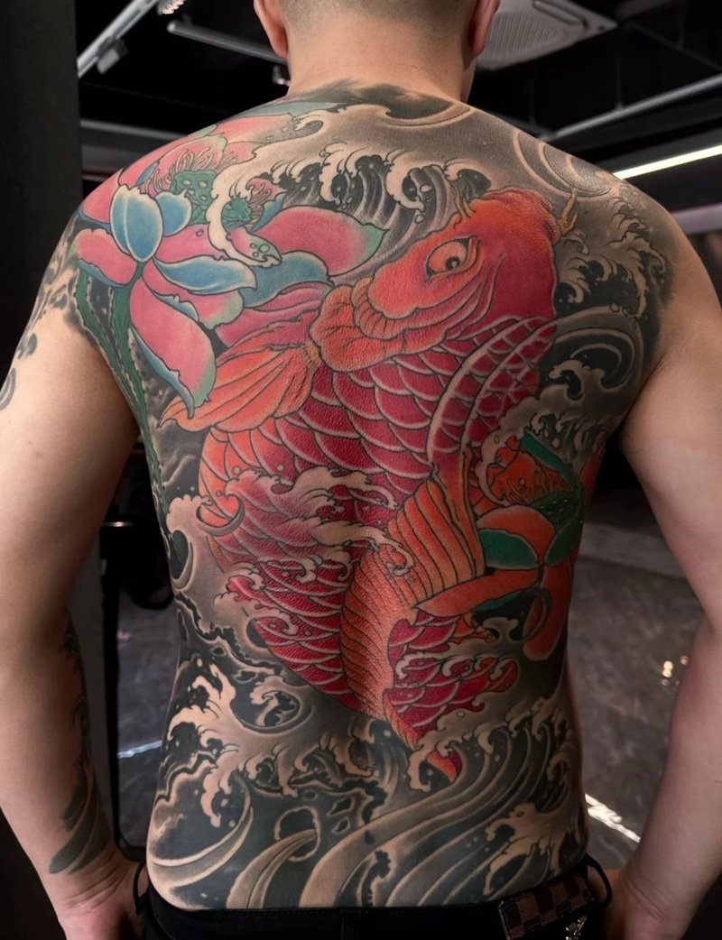 hình xăm cá chép full lưng 27