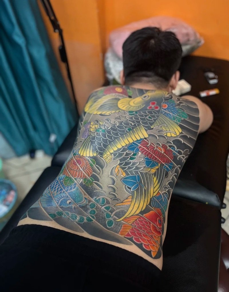 hình xăm cá chép full lưng 31