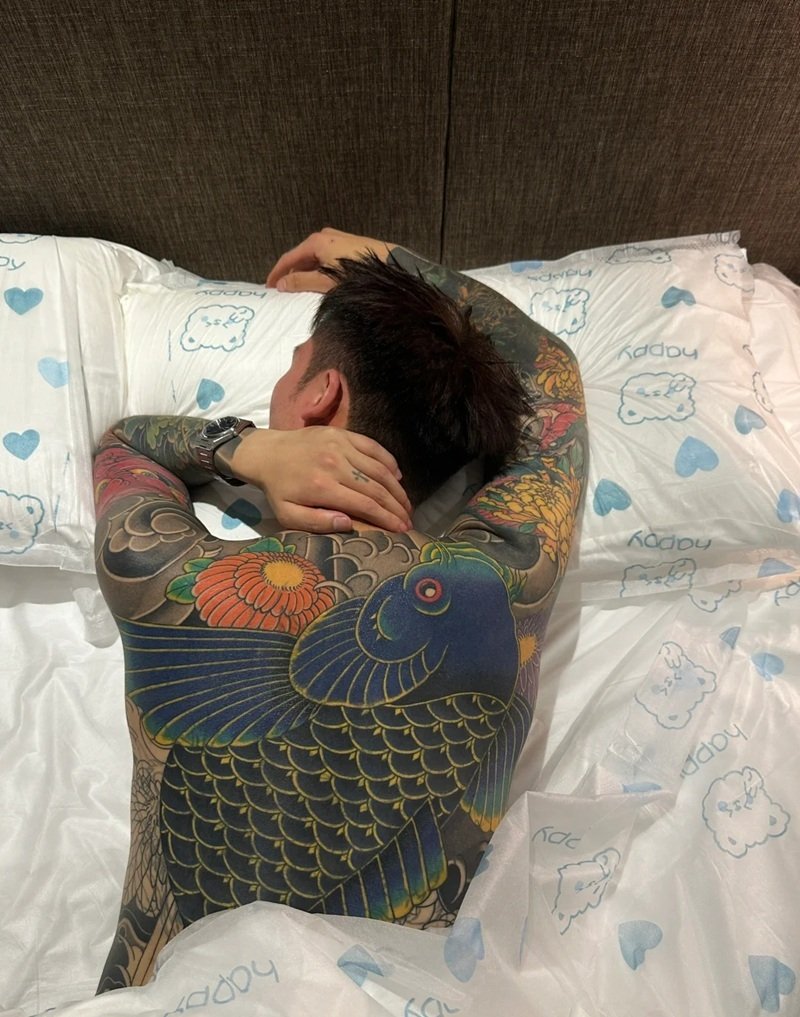 hình xăm cá chép full lưng 34