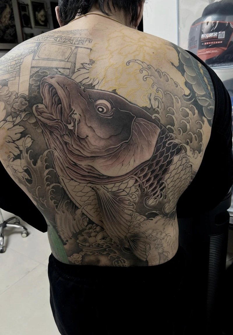 hình xăm cá chép full lưng 35