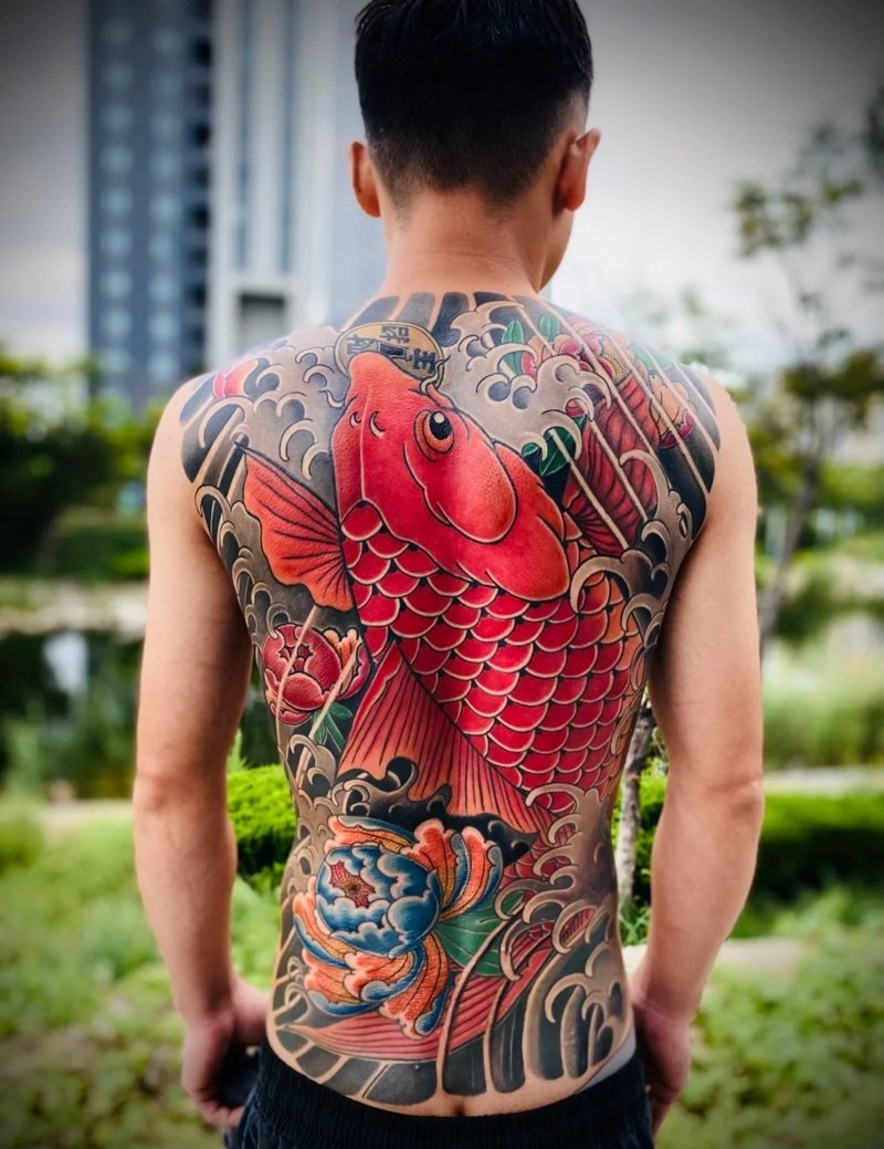 hình xăm cá chép full lưng 39