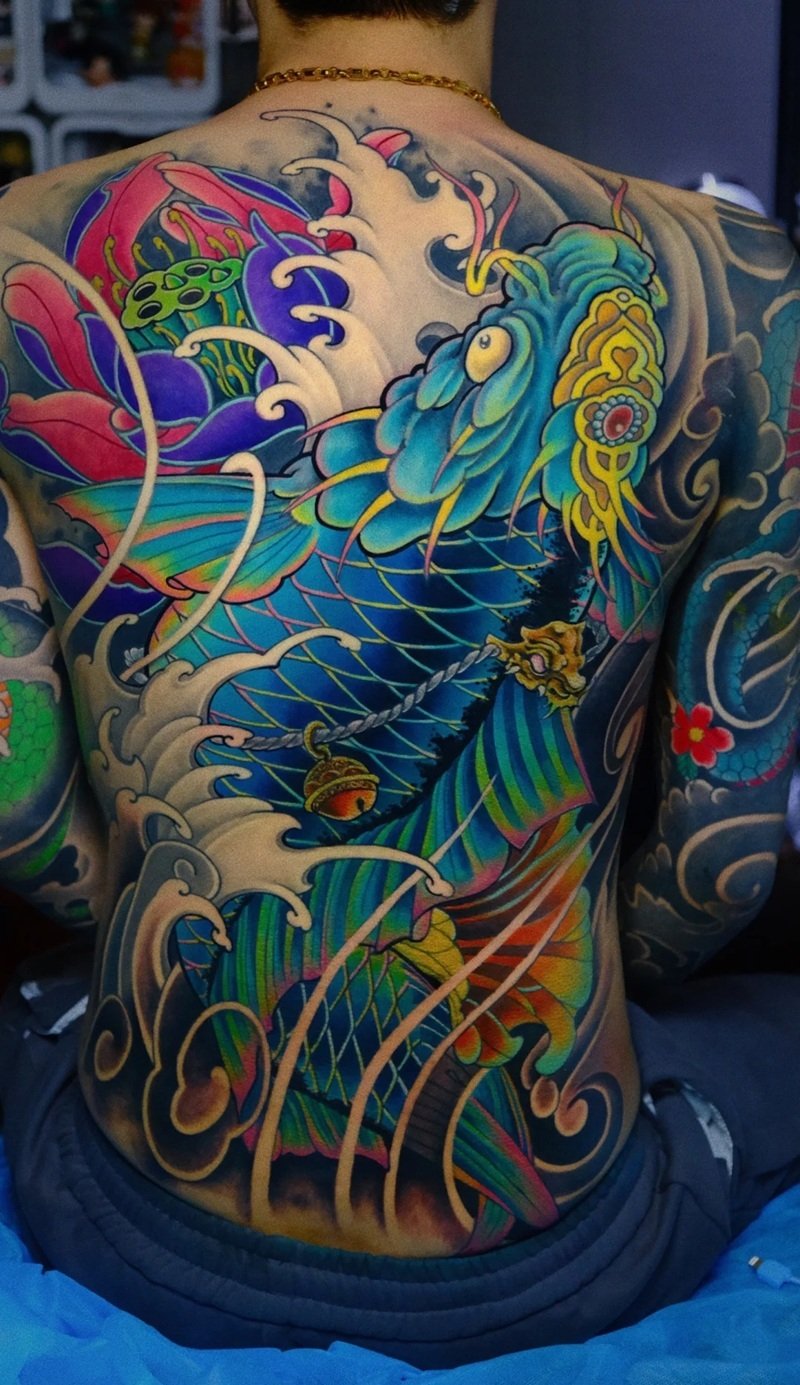 hình xăm cá chép full lưng 40