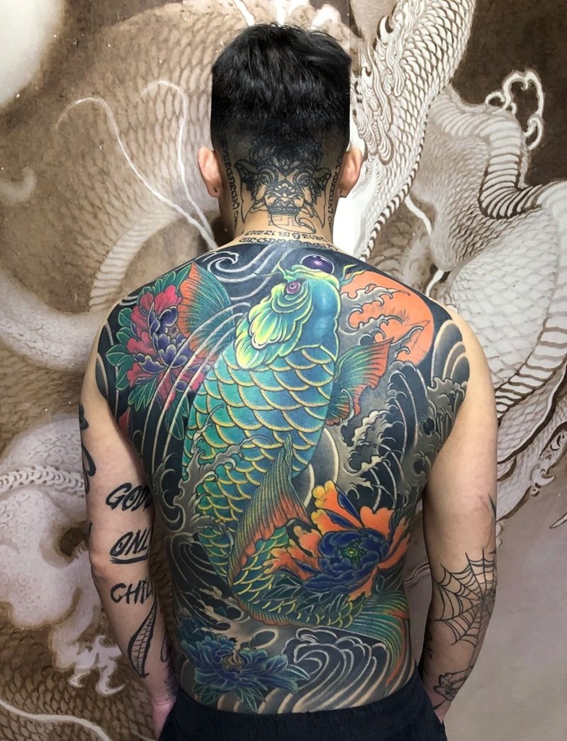 hình xăm cá chép full lưng 6