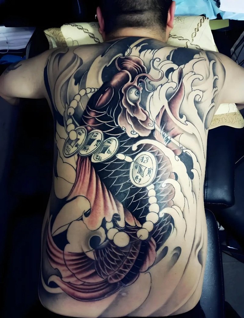 hình xăm cá chép full lưng 8