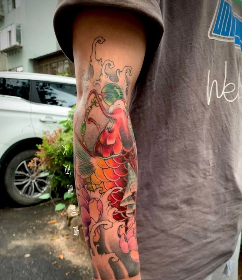 hình xăm cá chép hoa sen 1