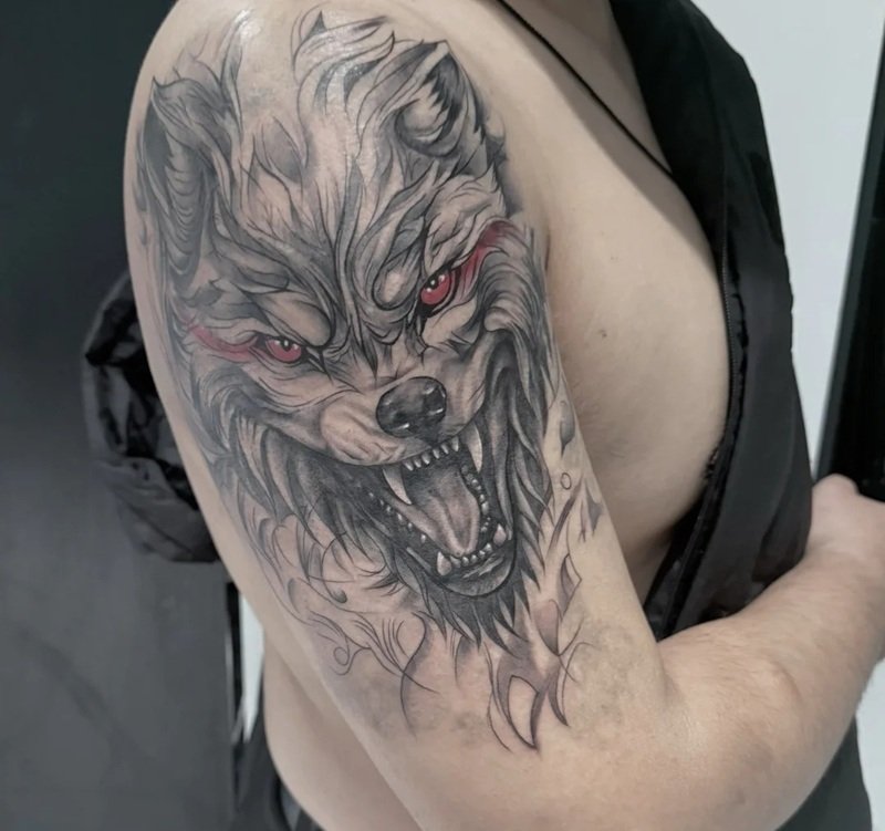 hình xăm chó sói hung dữ