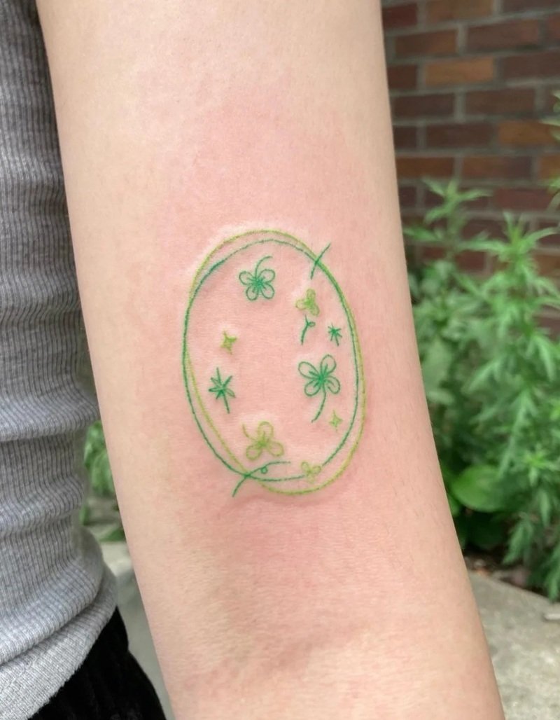 hình xăm cỏ 4 lá 8