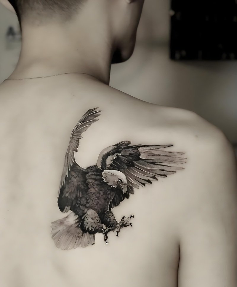 hình xăm đại bàng sau lưng 11