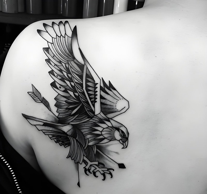 hình xăm đại bàng sau lưng 18