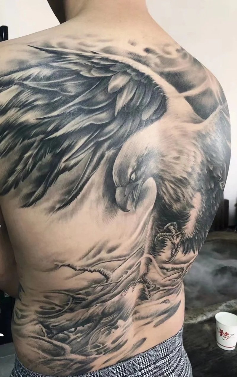 hình xăm đại bàng sau lưng 32