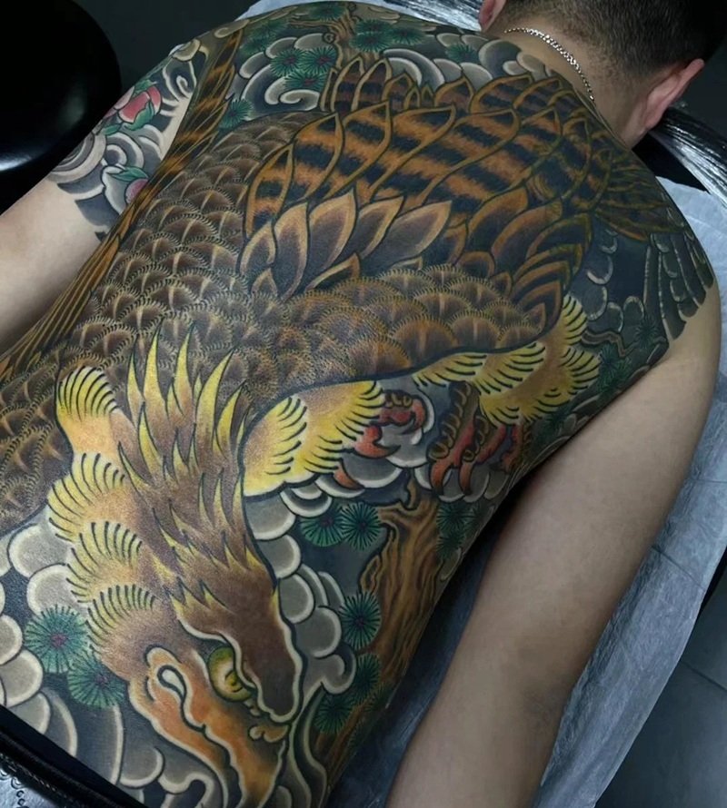 hình xăm đại bàng sau lưng 35