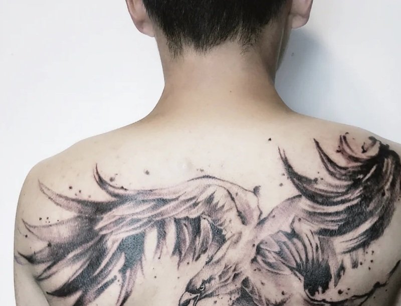 hình xăm đại bàng sau lưng 36