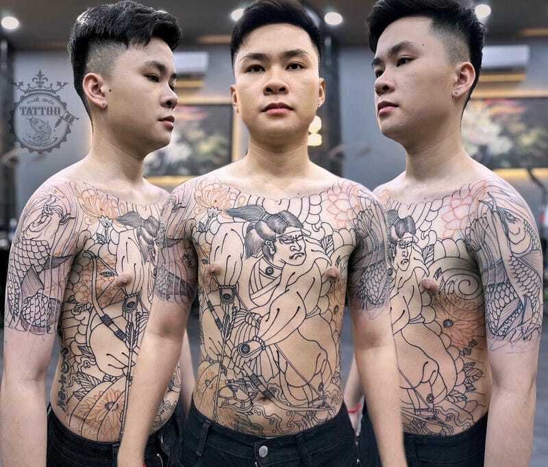 Hình xăm full bụng nam phong cách chiến binh đầy cá tính