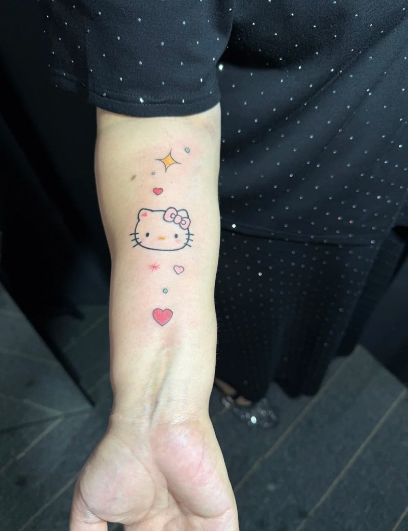 hình xăm hello kitty 2