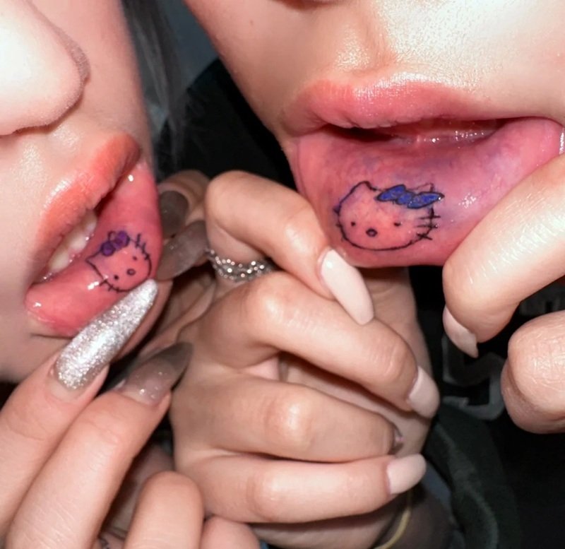 hình xăm hello kitty mini