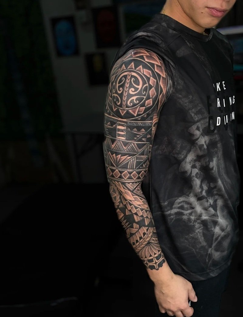 hình xăm maori bắp tay 13
