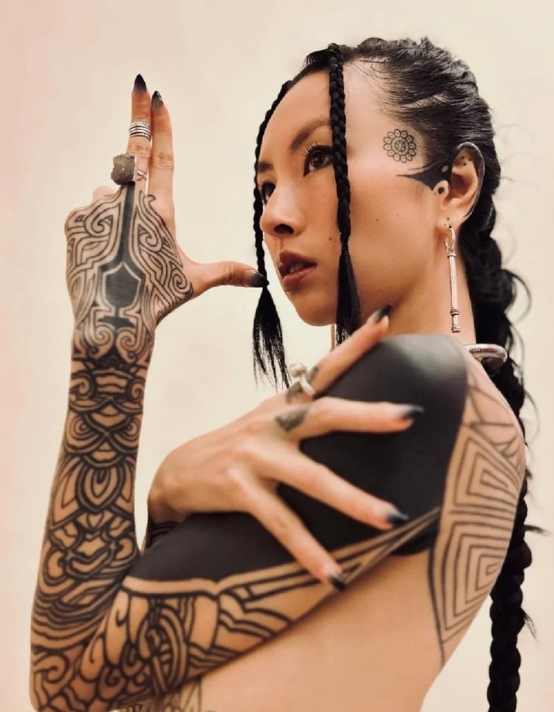 hình xăm maori bắp tay 28